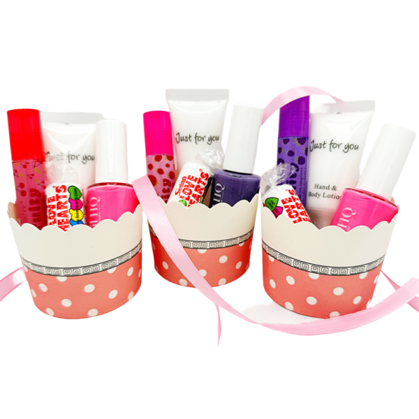 Girls Pre Filled Pamper Treat come pre-filled with a variety of lip gloss, hair scrunchies, and other delightful goodies that make for perfect birthday treats.