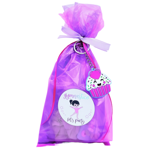 Gymnastics Pre Filled Party Bag contains high quality items, children will discover keyring, fluffy slime, lip balm and much more, contents may vary slightly.