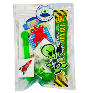 Inside, Alien Pre Filled Party Pack you will discover a treasure trove of exciting goodies. from alien slime, slime, tattoos, bubbles and much more. You also have a choice at the checkout for boys or Girls .