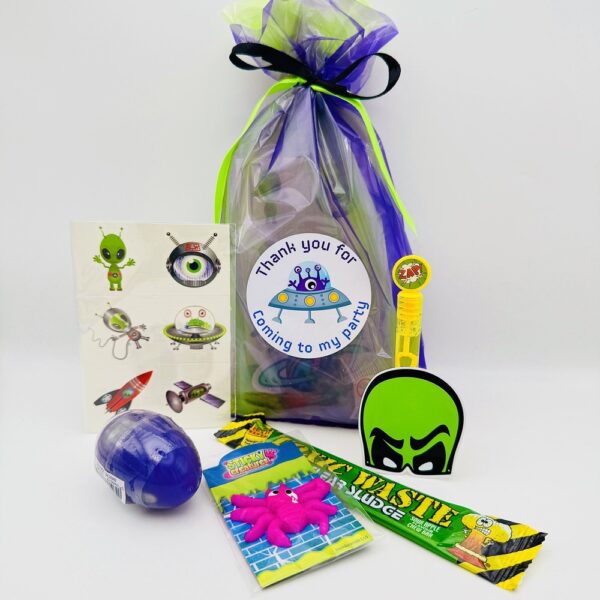 Inside, Alien Pre Filled Party bag you will discover a treasure trove of exciting goodies. from alien slime, slime, tattoos, bubbles and much more. You also have a choice at the checkout for boys or Girls .