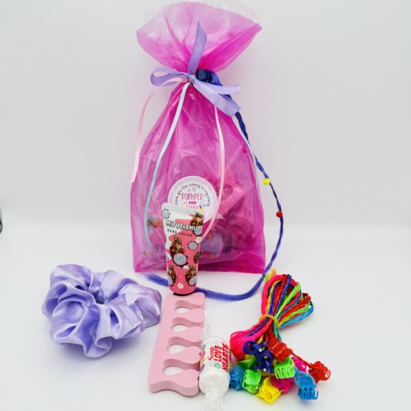 Girls Purple Pamper Party Bags are Teenage Girls Pink Pamper Bags filled with surprises to make every teen smile. Whether it's a sleepover or birthday celebration.